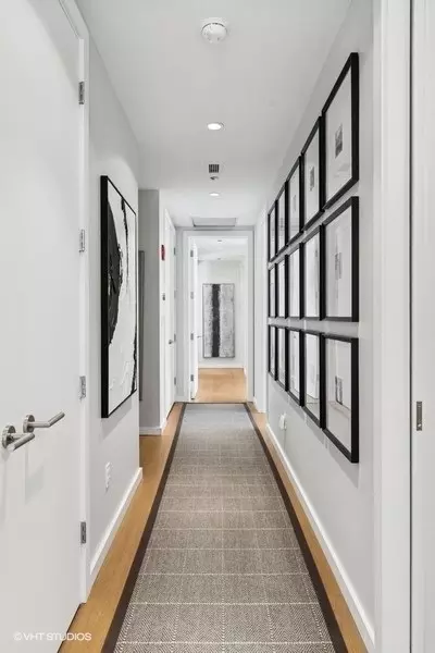 Entry Way - Undisclosed, Chicago, IL 60654 photo 4 of 5