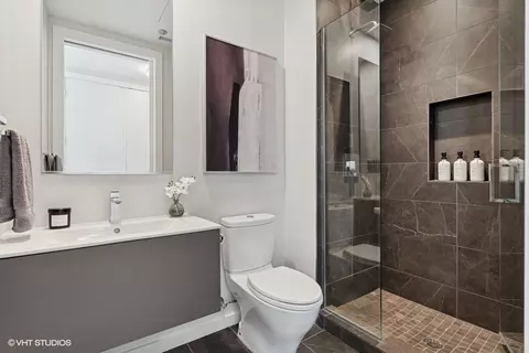 Bath - Undisclosed, Chicago, IL 60654 photo 5 of 6