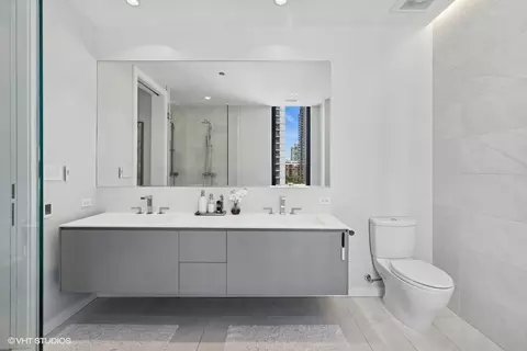 Bath - Undisclosed, Chicago, IL 60654 photo 3 of 6