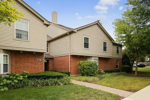 131 Kristin Cir #5, Schaumburg, IL 60195
