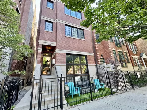 3841 N Southport Ave #3, Chicago, IL 60613