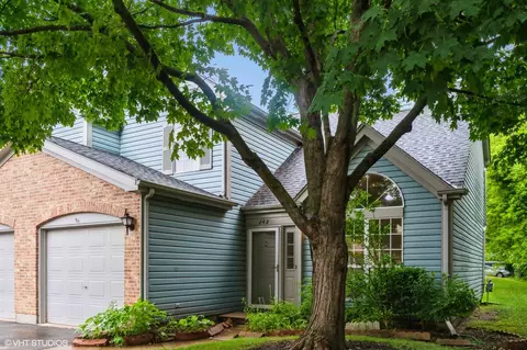 242 Wellington Cir, Gurnee, IL 60031