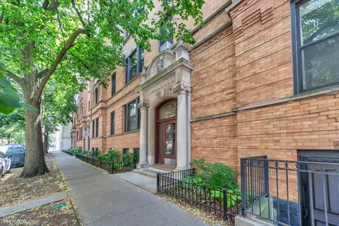 527 W Surf St #2, Chicago, IL 60657