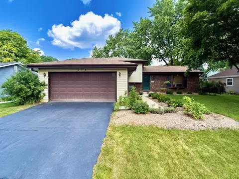 541 Chippewa Trl, Carol Stream, IL 60188