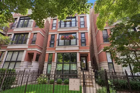 3331 N Seminary Ave #3, Chicago, IL 60657