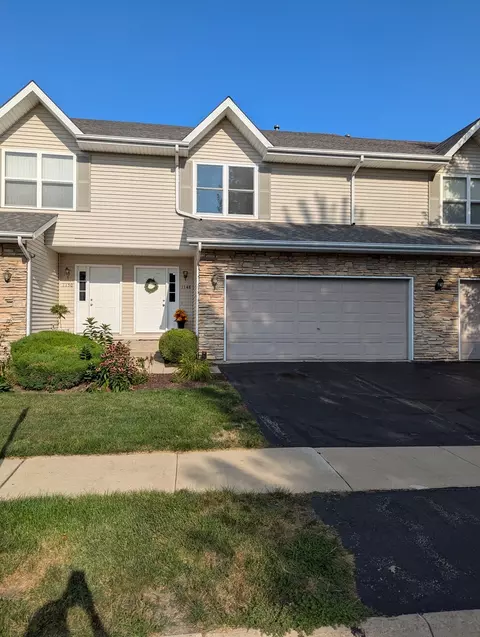 1148 Rose Dr, Sycamore, IL 60178