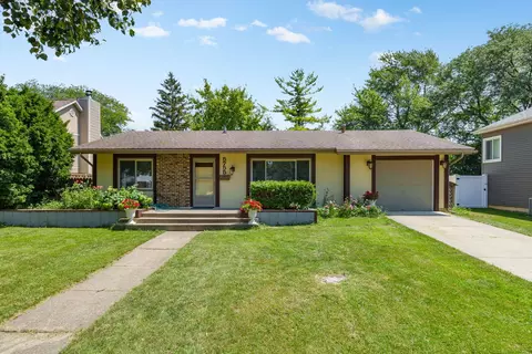 5755 S Bradley Ct, Hanover Park, IL 60133
