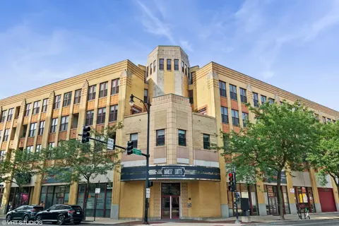 1645 W School St #414, Chicago, IL 60657