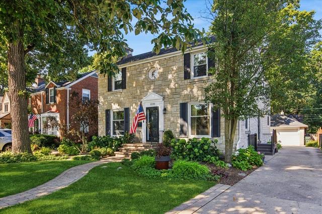 1220 S Knight Ave, Park Ridge, IL 60068