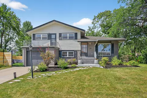 2505 Allison Ct, Glenview, IL 60025