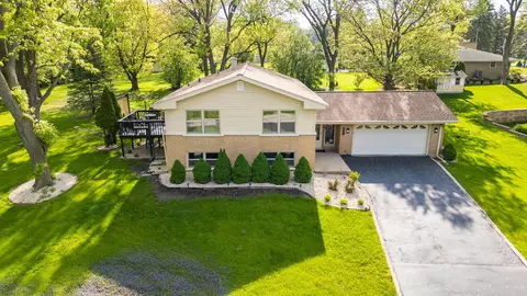 10 S111 Leonard Dr, Willowbrook, IL 60527 photo 1