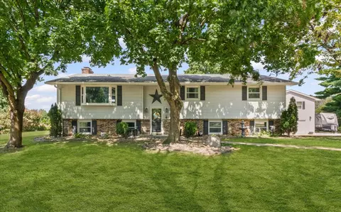 1372 Treasure Ln, White Heath, IL 61884 photo 2