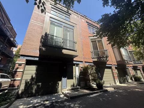 310 N Clinton St #A, Chicago, IL 60661