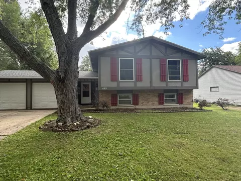 699 Darlington Ln, Crystal Lake, IL 60014
