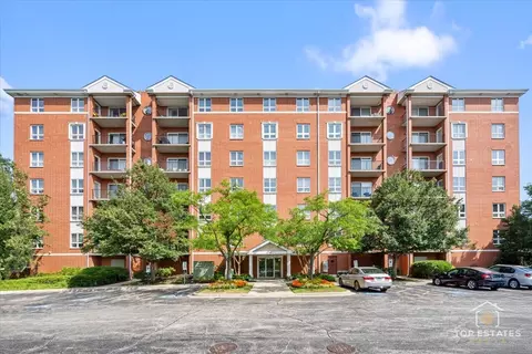 190 N Milwaukee Ave #3-604, Wheeling, IL 60090