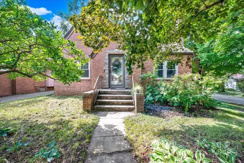 1601 E Oakland Ave, Bloomington, IL 61701