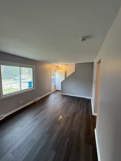 Living - 536 Aller Ave, Elgin, IL 60120 photo 1 of 2