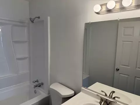 Bath - 536 Aller Ave, Elgin, IL 60120 photo 2 of 2