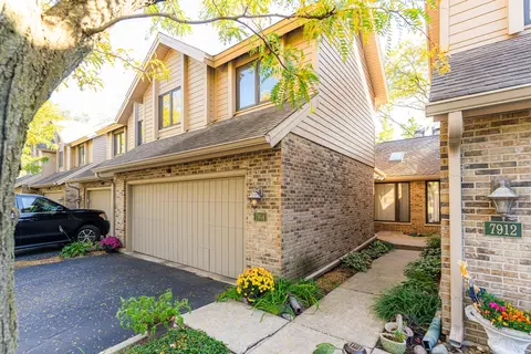 7914 S Garfield Ave, Burr Ridge, IL 60527