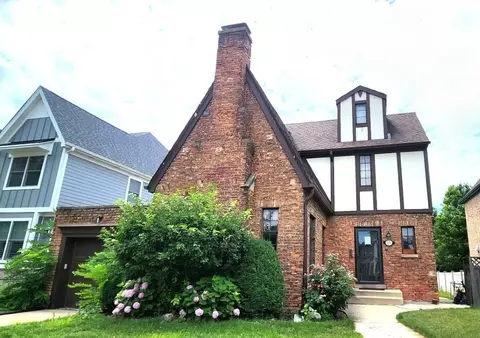 696 S Parkside Ave, Elmhurst, IL 60126