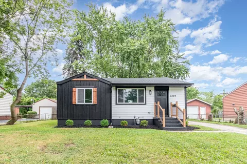 2229 Winnebago Rd, Waukegan, IL 60087