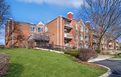 805 Leicester Rd #117, Elk Grove Village, IL 60007