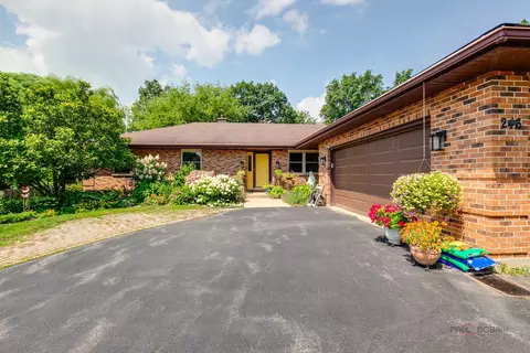 246 N Greenleaf St, Gurnee, IL 60031