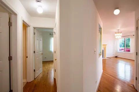 Entry Way - 372 Millwood Dr, Bartlett, IL 60103 photo 1 of 2
