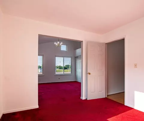 Bedroom - 372 Millwood Dr, Bartlett, IL 60103 photo 2 of 4