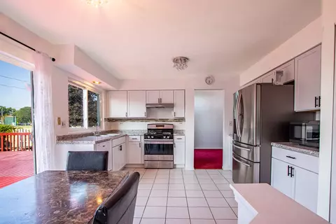 Kitchen - 372 Millwood Dr, Bartlett, IL 60103 photo 3 of 3