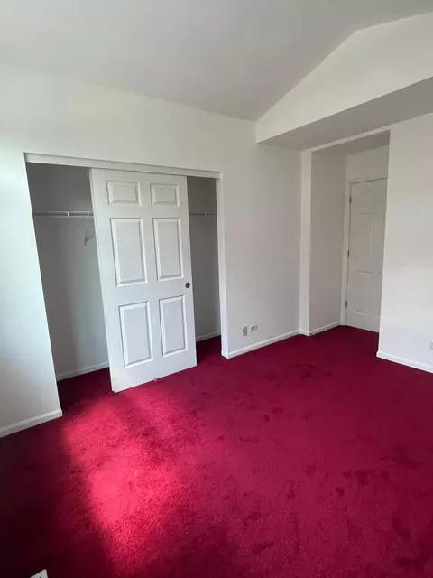 Bedroom - 372 Millwood Dr, Bartlett, IL 60103 photo 4 of 4
