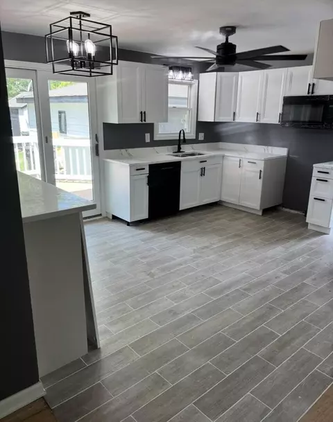 Kitchen - 466 N Walker St, Braidwood, IL 60408 photo 2 of 3