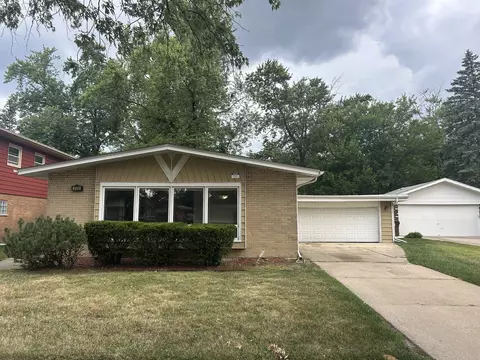330 W Holly Ct, Glenwood, IL 60425
