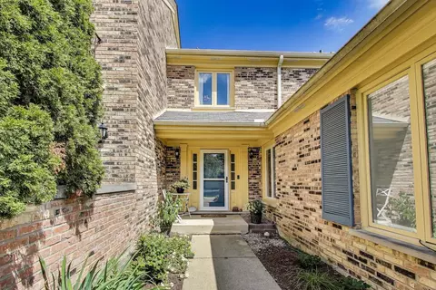 25 The Court Of Island Pt, Northbrook, IL 60062