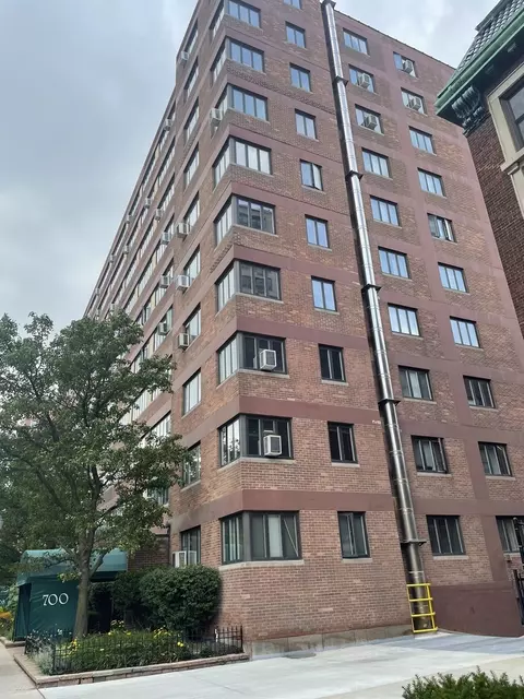 Undisclosed, Chicago, IL 60613