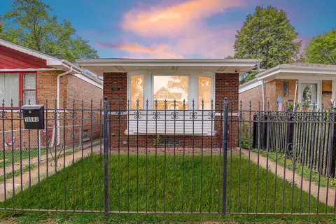 10502 S Hoxie Ave, Chicago, IL 60617