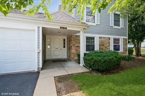 221 Thornapple Ct, Buffalo Grove, IL 60089