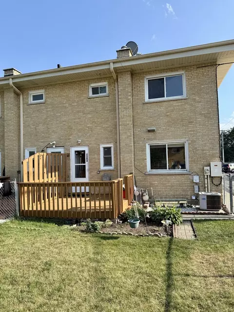 1268 N Wheeling Rd, Mount Prospect, IL 60056