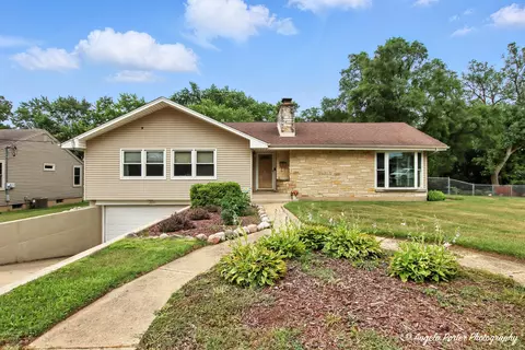 1405 Bayview Dr, Johnsburg, IL 60051