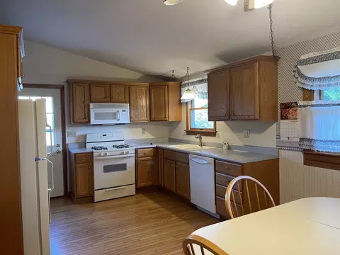 Kitchen - 1524 Chambers Ave, Peru, IL 61354 photo 2 of 3