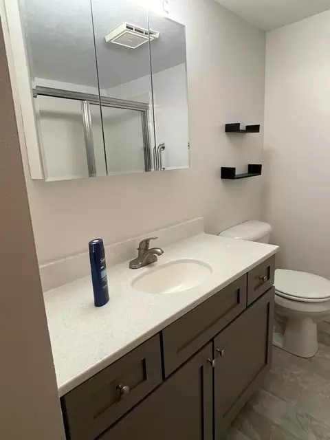 Bath - 1524 Chambers Ave, Peru, IL 61354 photo 3 of 4