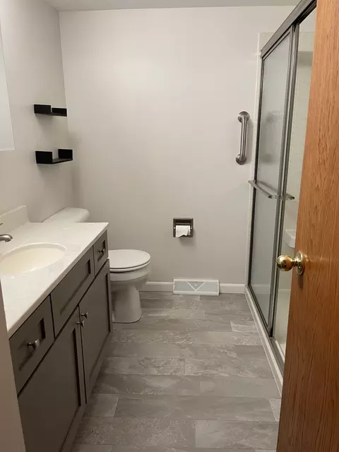 Bath - 1524 Chambers Ave, Peru, IL 61354 photo 1 of 4