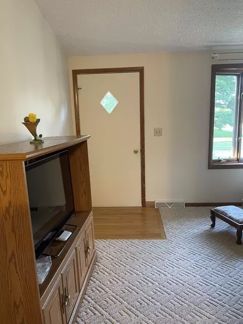 Entry Way - 1524 Chambers Ave, Peru, IL 61354 photo 1 of 1