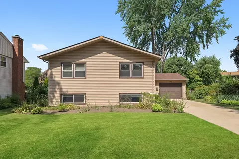 1144 Valley Stream Dr, Wheeling, IL 60090