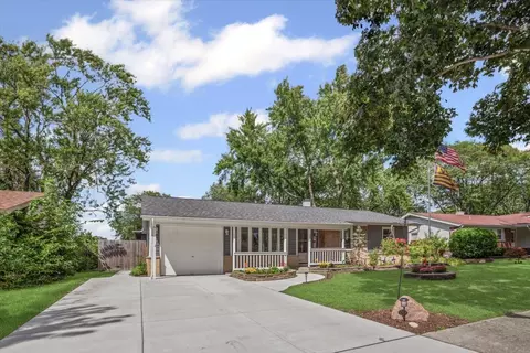 230 Brookhaven Dr, Elk Grove Village, IL 60007
