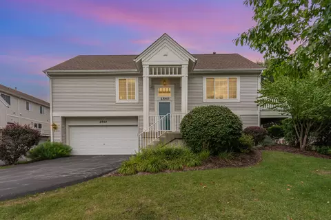 2540 Hatfield Ct, Elgin, IL 60123