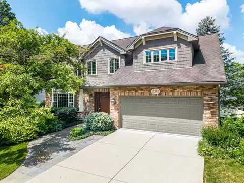 2261 Remington Dr, Naperville, IL 60565
