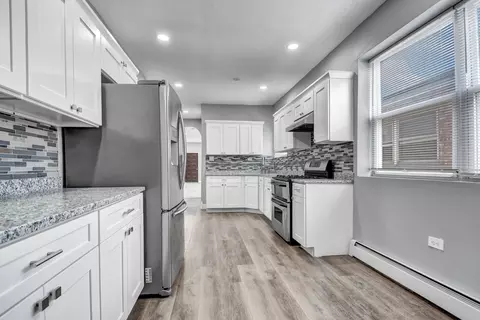Kitchen - 7409 W 63rd Pl, Summit, IL 60501 photo 2 of 3