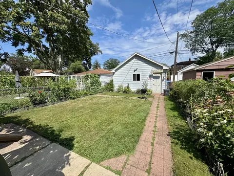 Exterior - 1735 Linden St, Des Plaines, IL 60018 photo 3 of 4