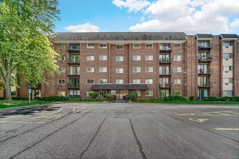 4721 Saint Joseph Creek Rd #4A, Lisle, IL 60532